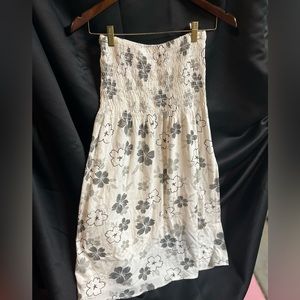 THREDS FOR THOUGHT STRAPLESS DRESS: Small